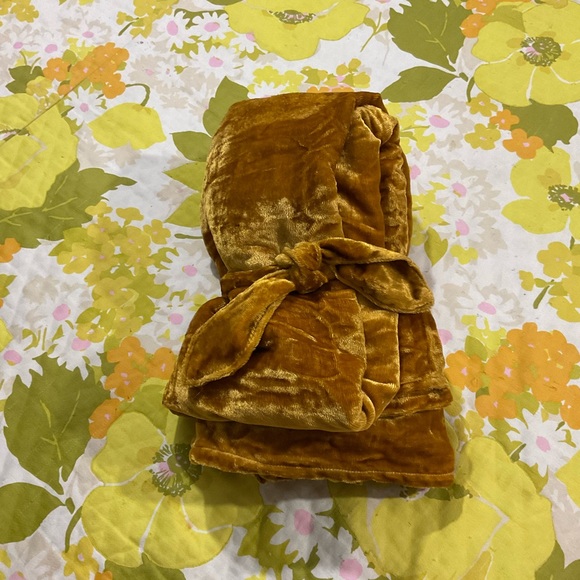 Urban Outfitters Gold Velvet Curtains - Picture 5 of 9